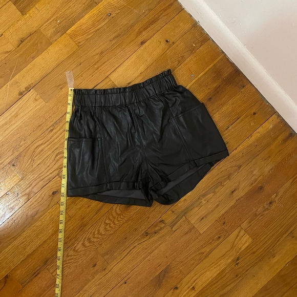 Wilfred Aritzia Faux Leather shorts - Picture 3 of 5